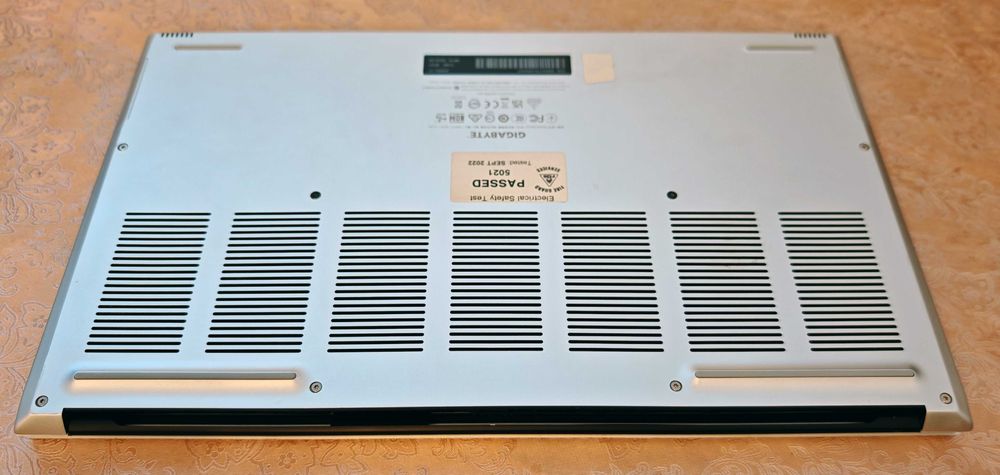 Intel Core i7 12700H/NVidia GeForce RTX 3070ti 8GB/16GB RAM/512GB SSD NVMe/4K Ultra HD 120hz HDR 1000 nits Mini LED/Gigabyte AERO 17