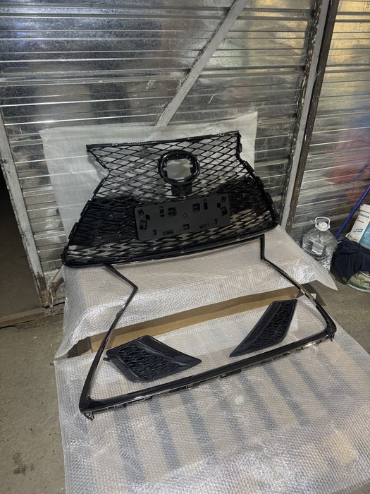 Молдинг решетки lexus es