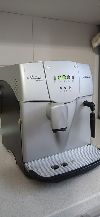 Vând aparat saeco cu cafea boabe si cafea măcinată