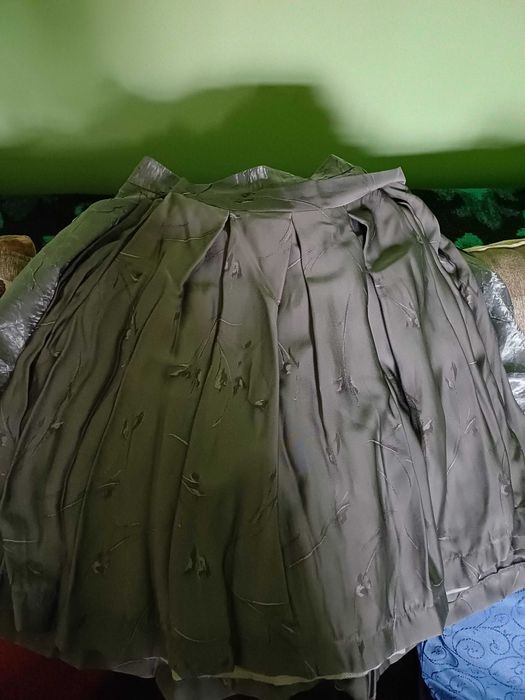 Fuste gri noi cu eticheta si rochii lungi noi