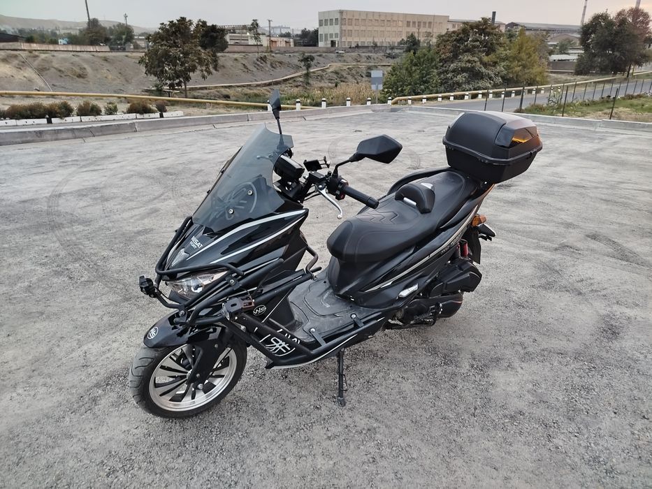 В продаже скутер yamaha 150 кубов