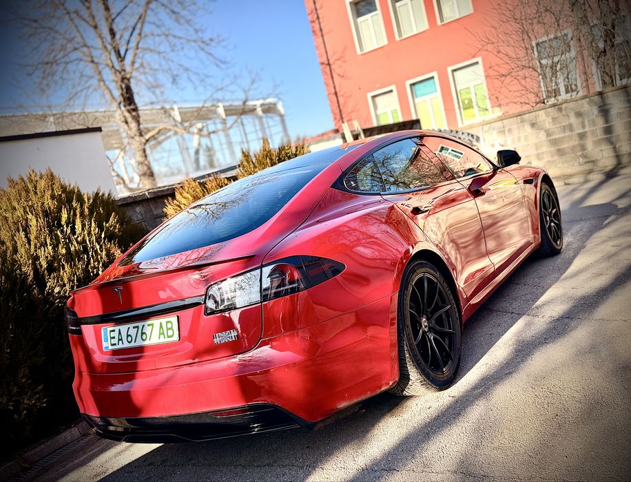 Продавам Tesla model S Plaid