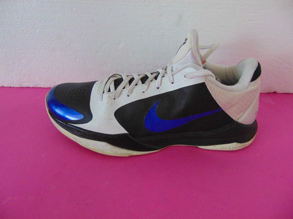 Nike Kobe V 5 ID White Blue номер 45 Оригинални кецове