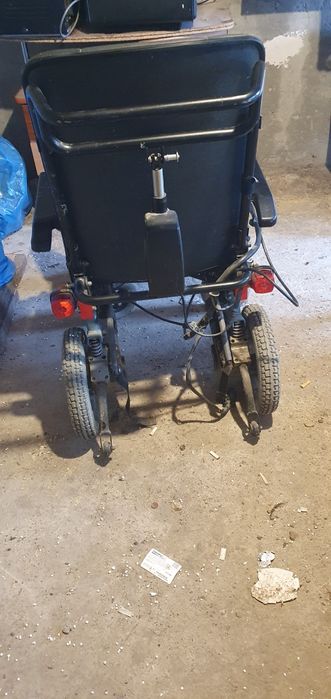 Scaun rulant electric ca nou, folosit o singură dată. Schimb cu oi