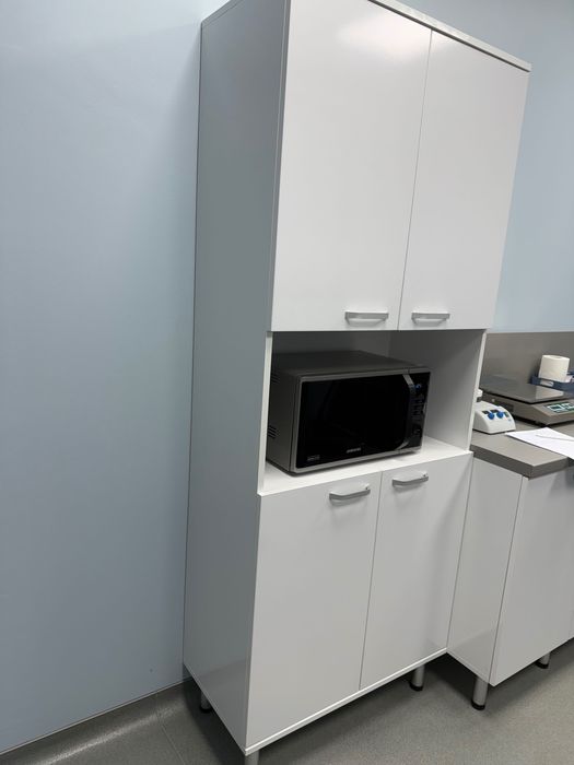 Кухненски шкаф бял гланц