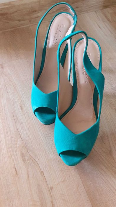 Дамски летни отворени обувки на платформа