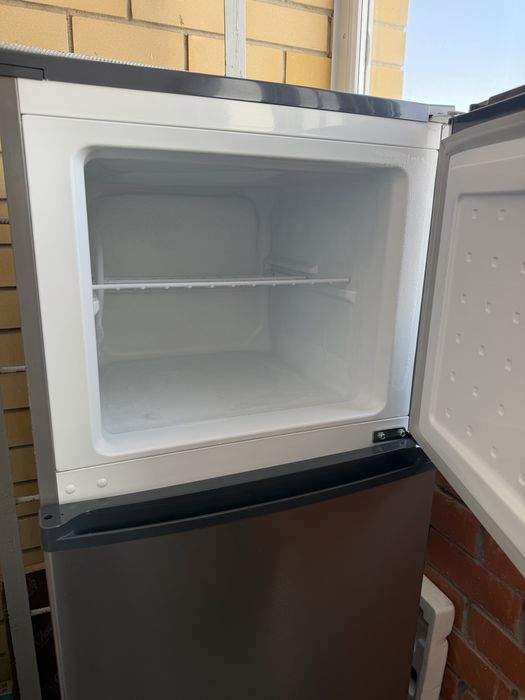 Холодильник очень вместимый новый