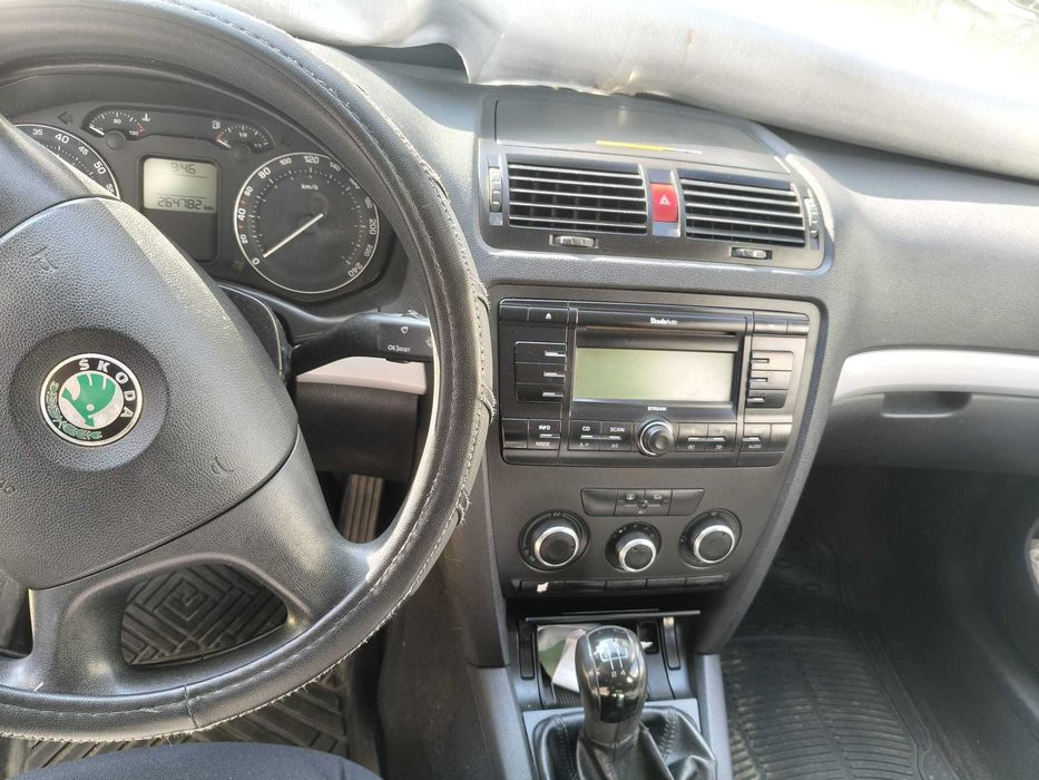 Vând Skoda Octavia 2, an 2004, echipată cu motor 1.6 MPI + instalație GPL
