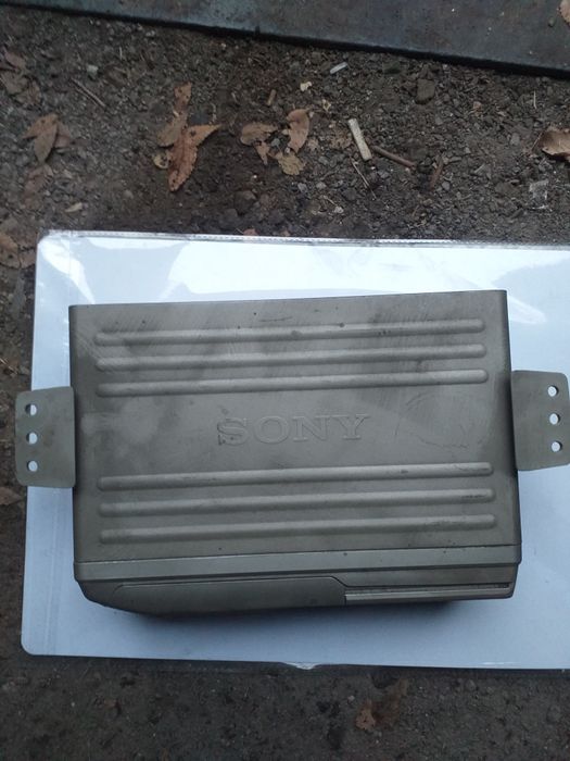 Чейнджер SONY на 10 дисков.