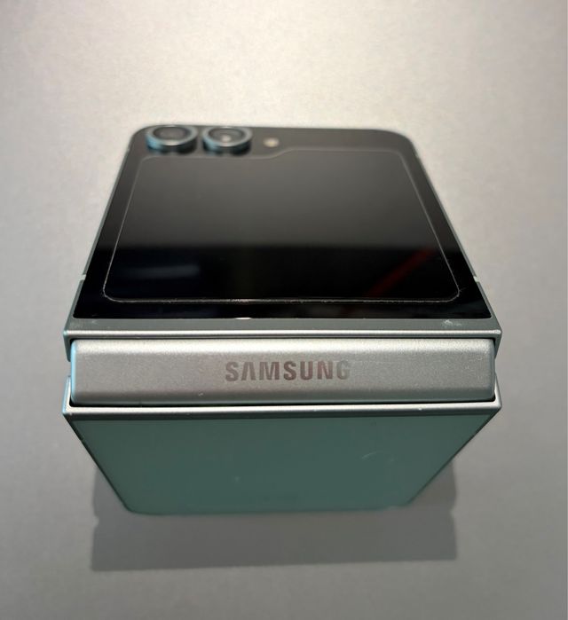 Samsung ZFlip 6 - 256GB -mint