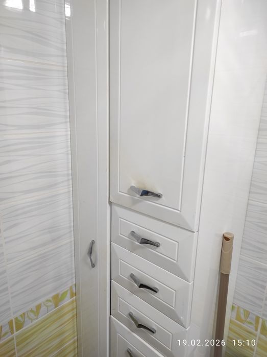 Шкаф пенал для ванной комнаты