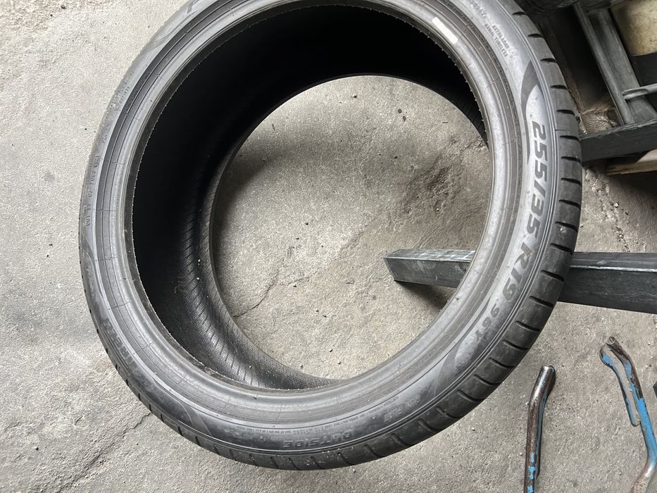 1 anvelopa de vara 255/35/19 Pirelli Runflat!