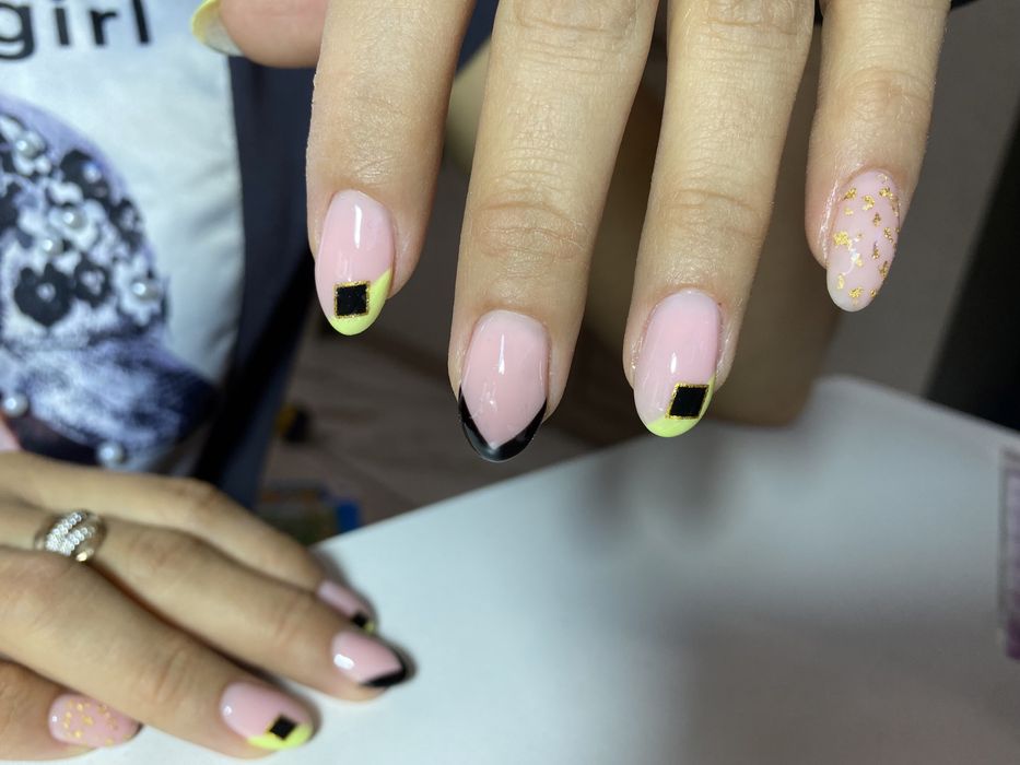 Маникюр для милых девушек и дам