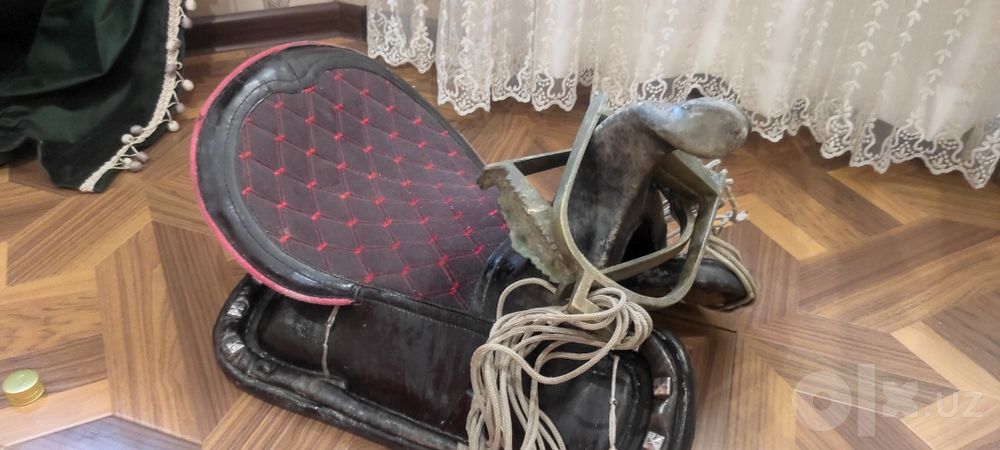 Egar, kumush tigmalari bilan
