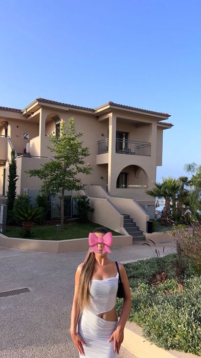 Pretty Little Thing рокли