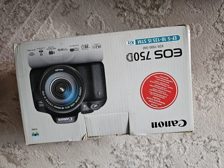 Продам Canon EOS 750D в полном родном комплекте