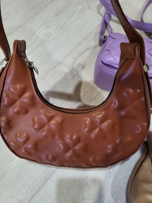 Продам сумки бу по 3000