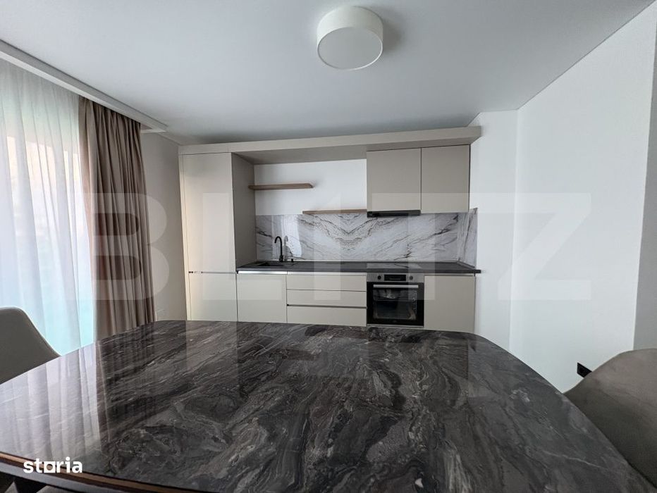 Apartament 3 camere, 2 bai, parcare, zona UMF