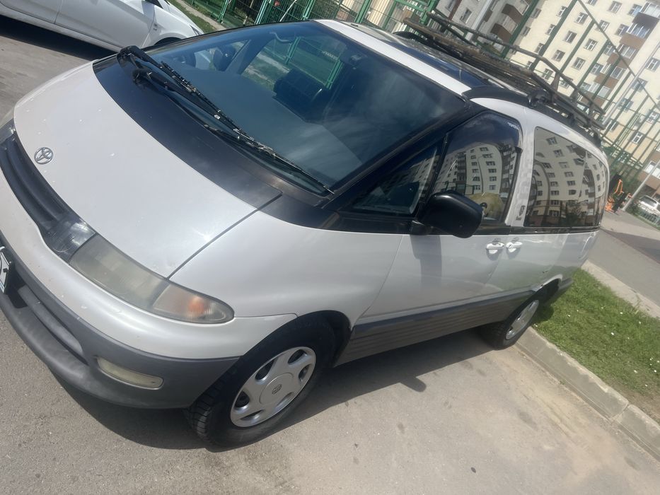 Toyota Estima lusilda 1993 год