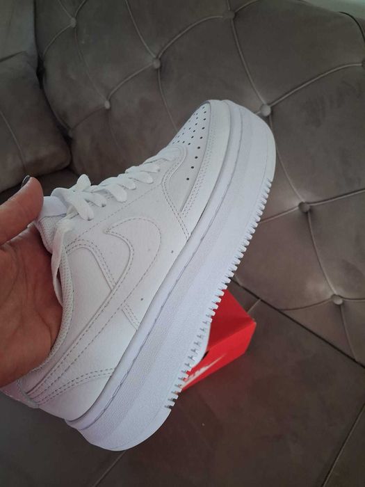 Tenişi Nike Pantofi de damă Court Vision Alta Triple White DM0113-100