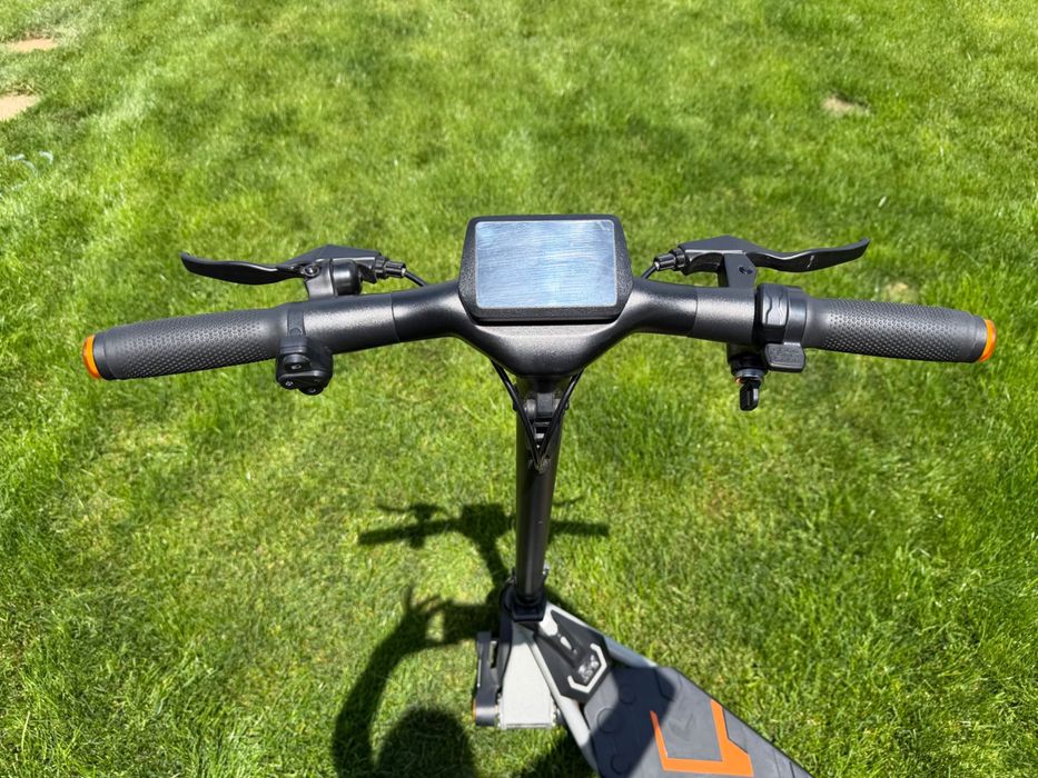 Trotinetă electrică KuKirin A1 – aproape nouă, doar 86 km, stare excelentă