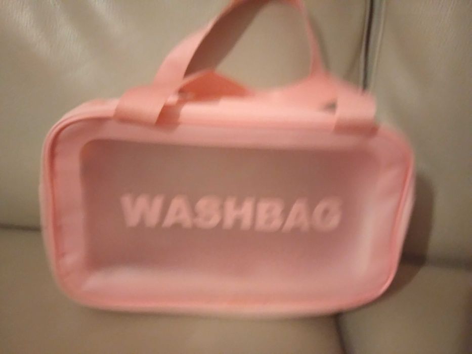 Чантичка за козметика - водоустойчива