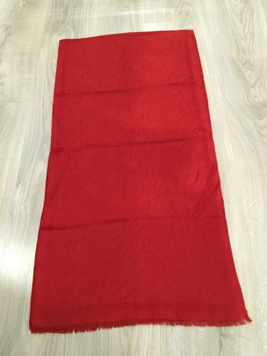 FURLA лого шал в червено