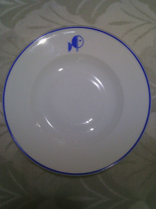 Тава за зимнина, сервиз супени чинии, солнички1 фруктиера.