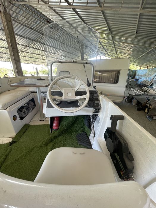 Vând barcă cu motor Honda 50 CP + peridoc