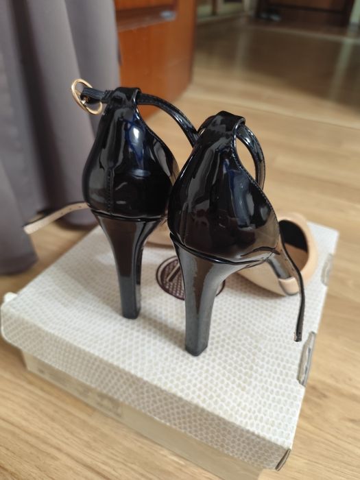 Продам туфли на каблуке