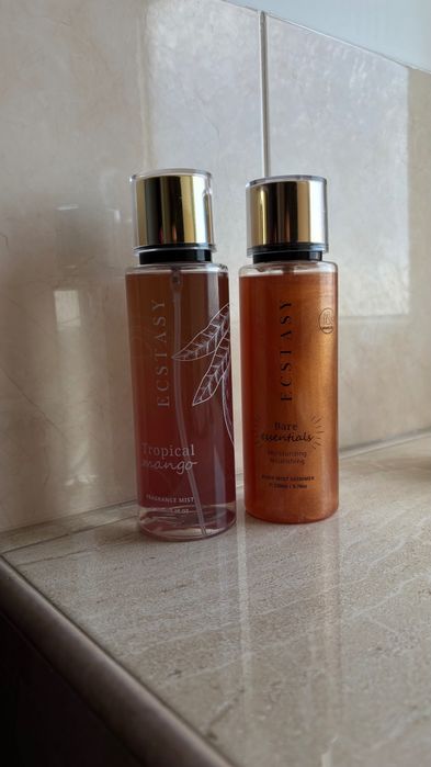 Спрей за тяло с бляскави частици и парфюмен спрей за тяло манго