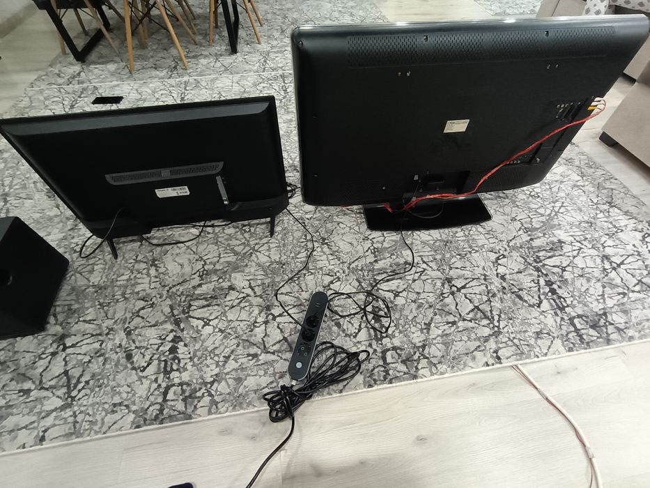 Комплект техники: 2 телевизора + DVD + сабвуфер.