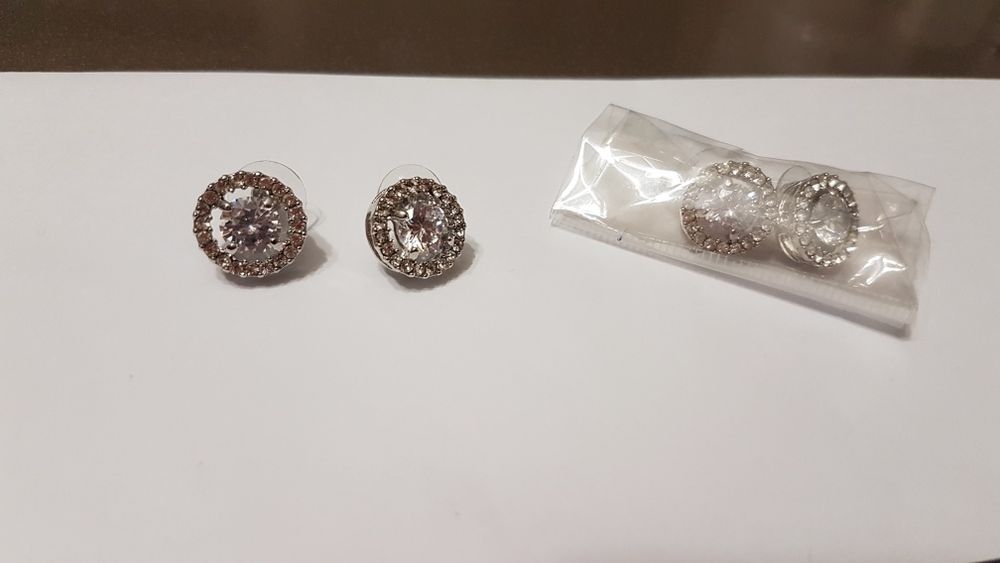 Обеци с кристали. Нови! Много ефектни.