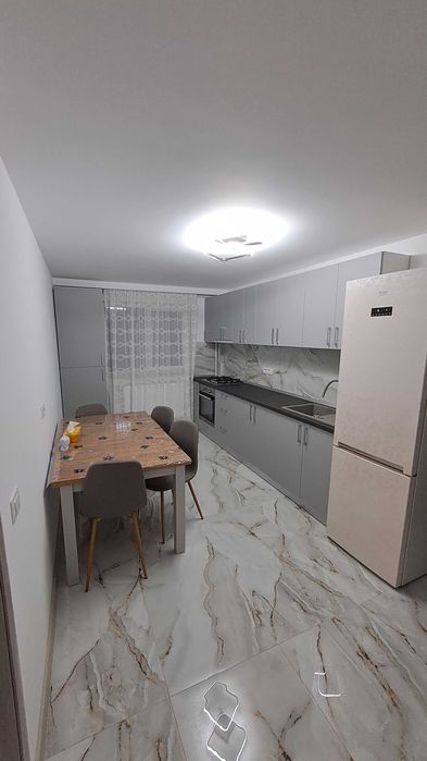 Închiriez apartament