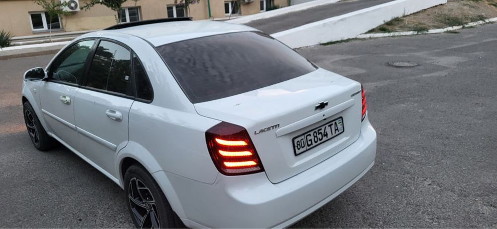 Lacetti 1.6 сотилади