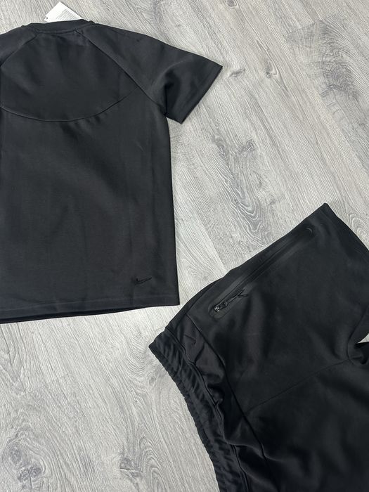 Compleu scurt de vara Nike Tech Fleece