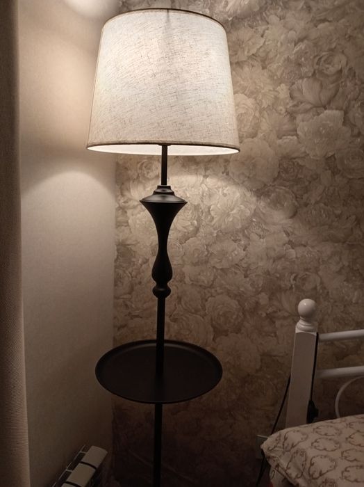 Продам новый торшер