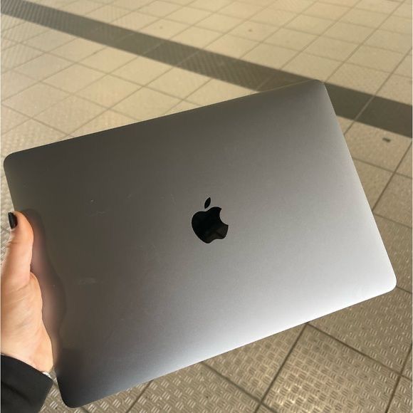 Macbook pro 2017 8/256