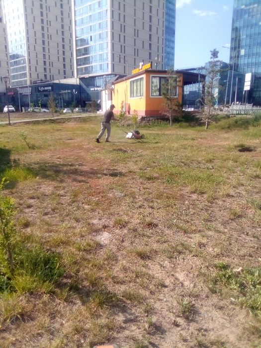 Услуги разнорабочих уборка территории Копаем траншей огороды и т.д ...