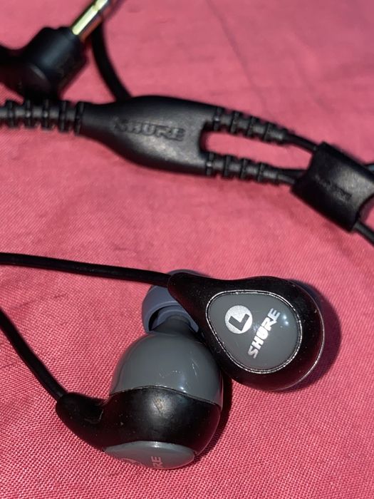 Продам наушники Shure