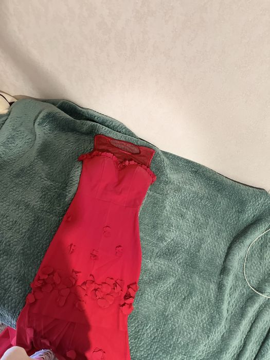 Вечернее красное платье