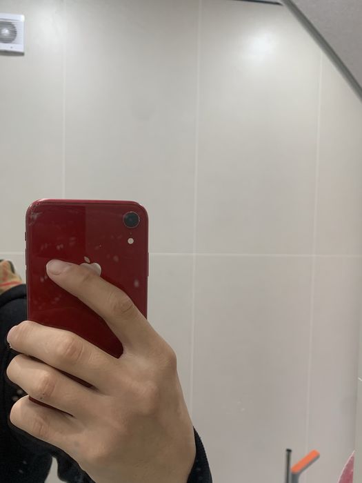 Продам Iphone XR в хорошем состоянии