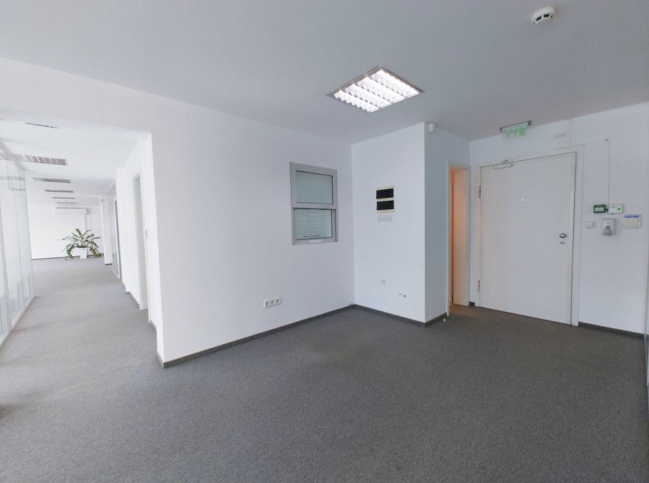 Офис под наем: 500 кв.м. в модерна бизнес сграда до НДК