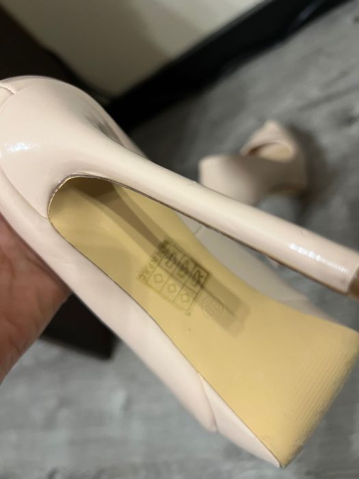 Нови токчета бежови