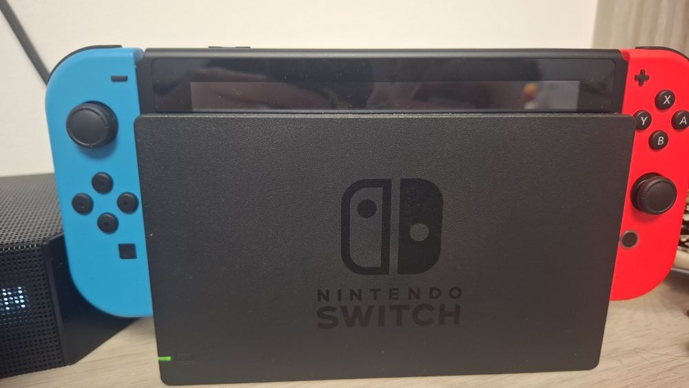 Consola Nintendo Switch cu jocuri inclus