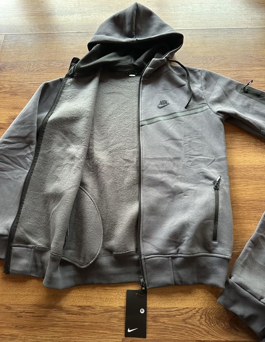 Мъжки,ватиран,тъмно сив екип Nike