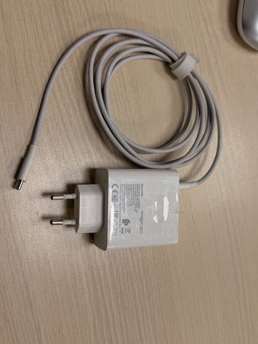 Vand laptop HUAWEI matbook 16GB