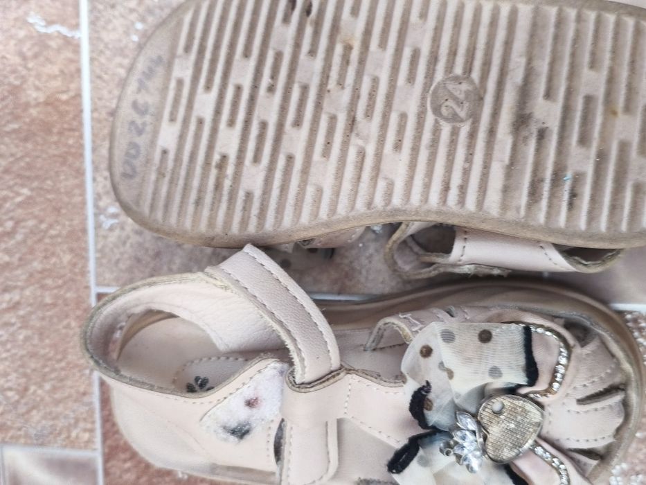 Детская обувь много