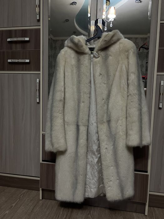 Шуба белая норковая