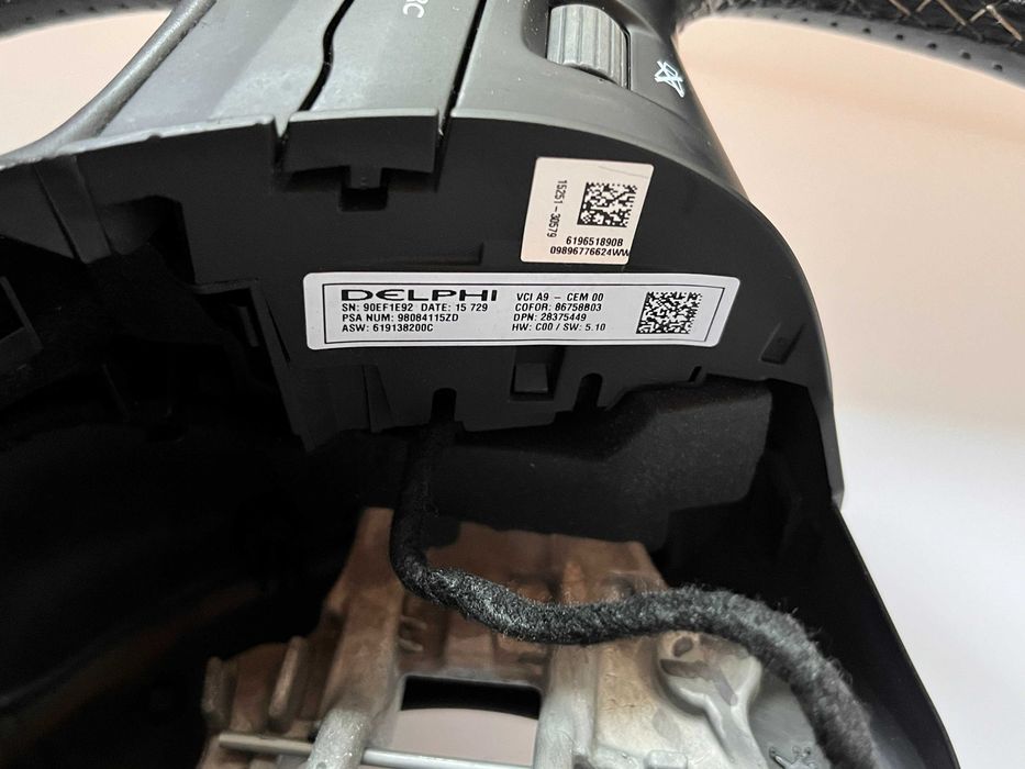 Оригинални с перфорирана кожа Мулти волани Peugeot 208 Пежо pejo